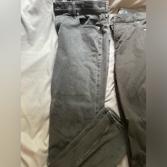 Bundle of 3 hollister jeans. - Picture 4 of 11